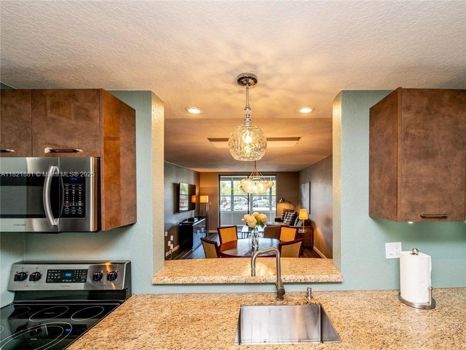 Active With Contract: $119,000 (2 beds, 2 baths, 1010 Square Feet)