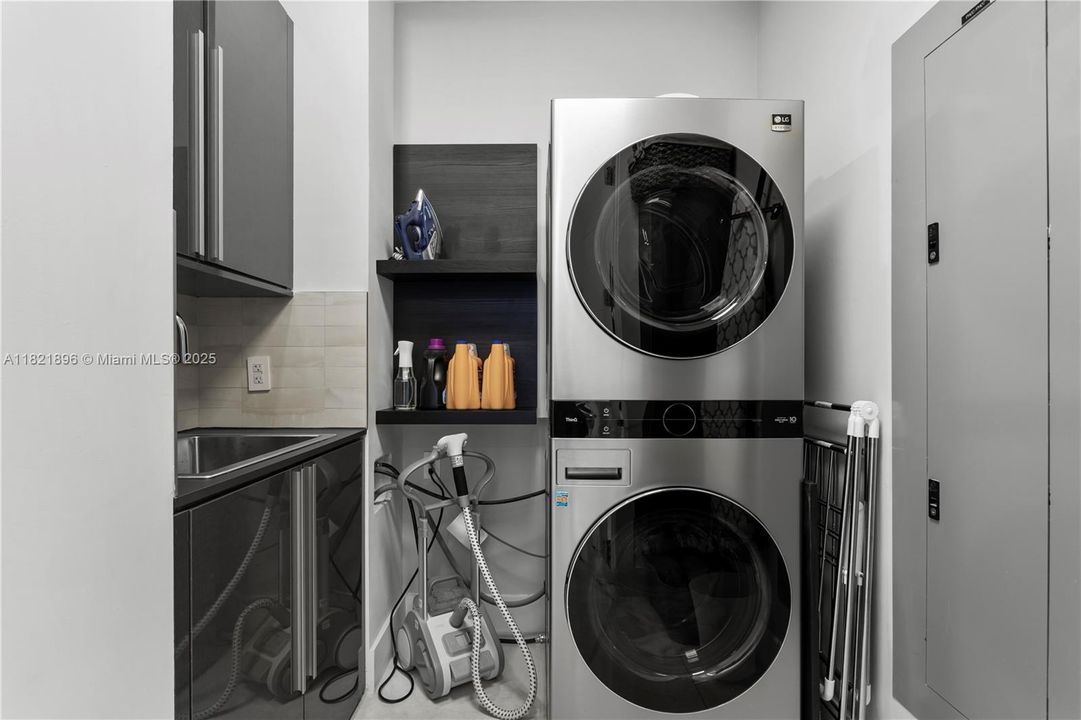 Activo con contrato: $5,950,000 (4 camas, 4 baños, 4331 Pies cuadrados)