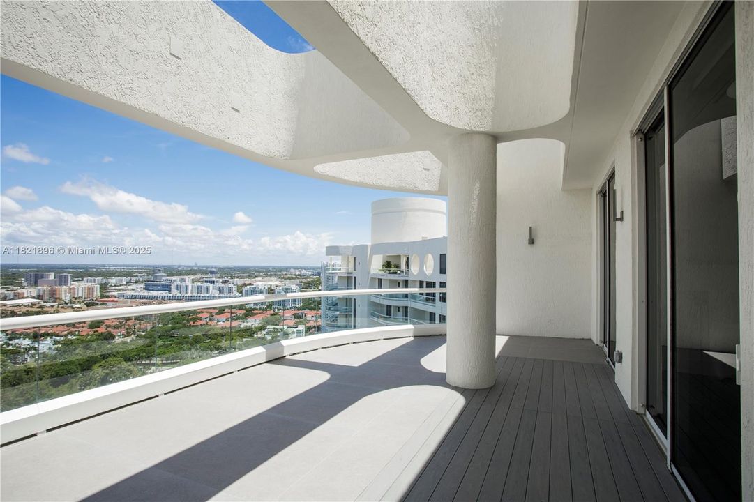 Activo con contrato: $5,950,000 (4 camas, 4 baños, 4331 Pies cuadrados)