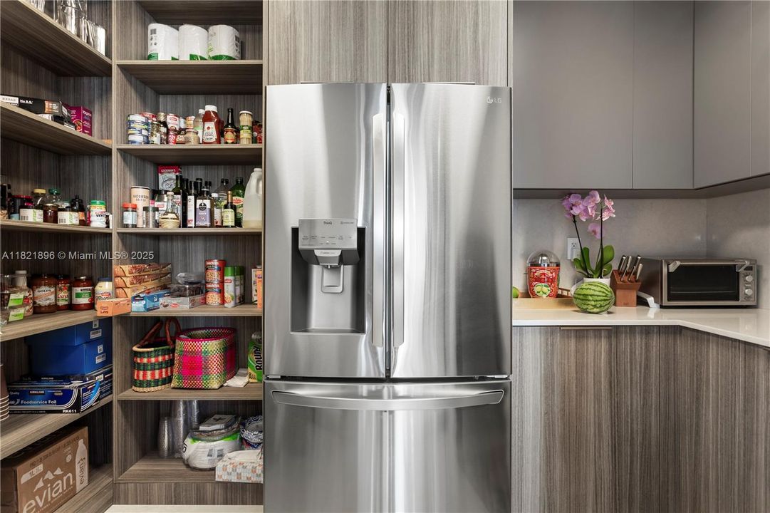 Activo con contrato: $5,950,000 (4 camas, 4 baños, 4331 Pies cuadrados)