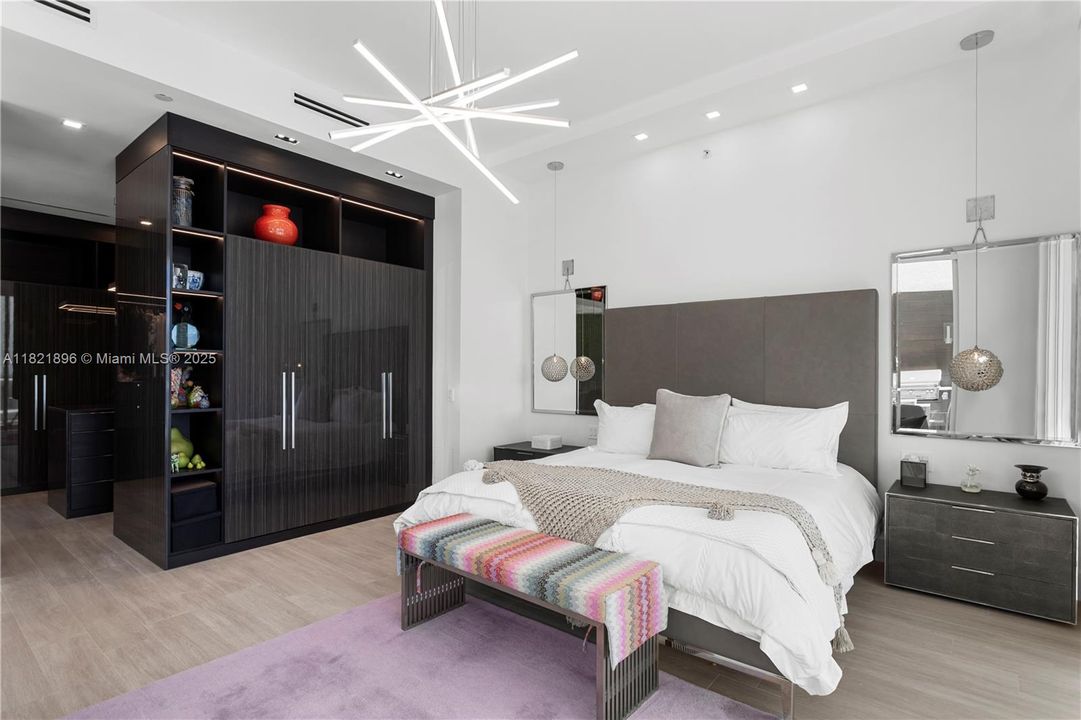 Activo con contrato: $5,950,000 (4 camas, 4 baños, 4331 Pies cuadrados)