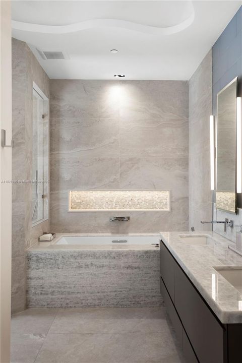 Activo con contrato: $5,950,000 (4 camas, 4 baños, 4331 Pies cuadrados)