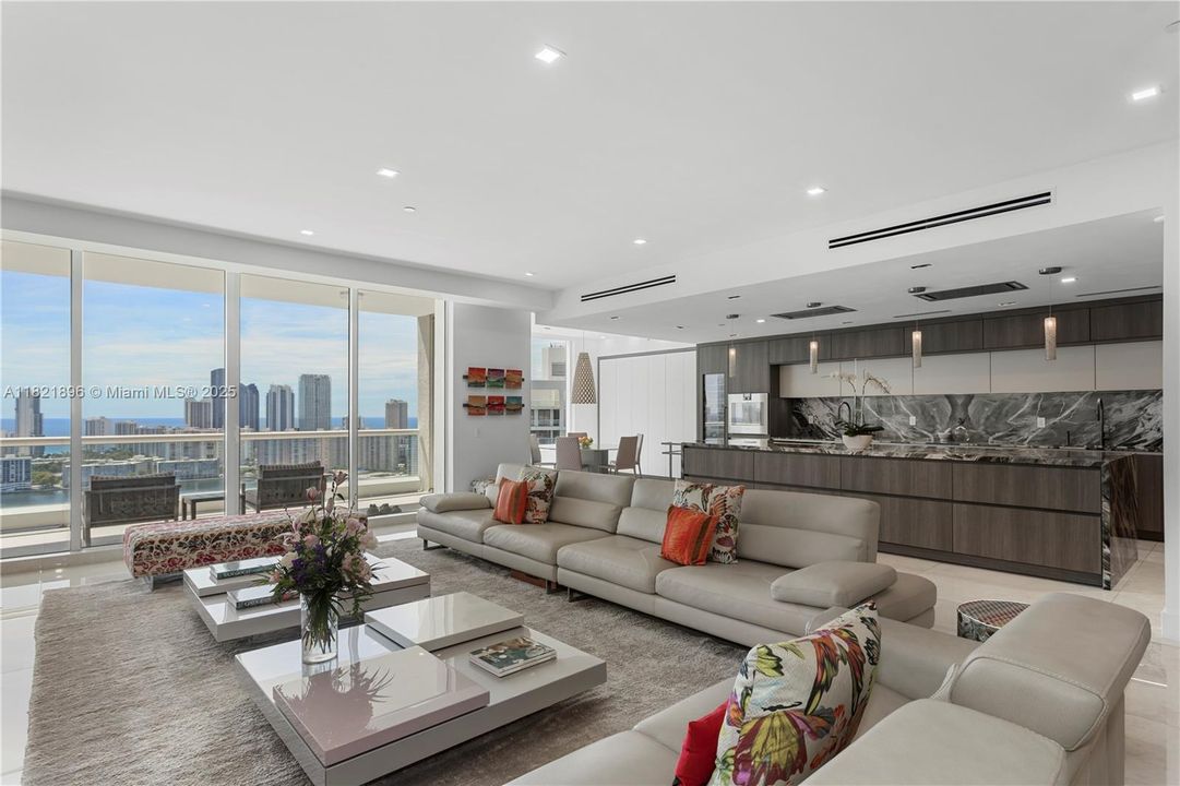 Activo con contrato: $5,950,000 (4 camas, 4 baños, 4331 Pies cuadrados)