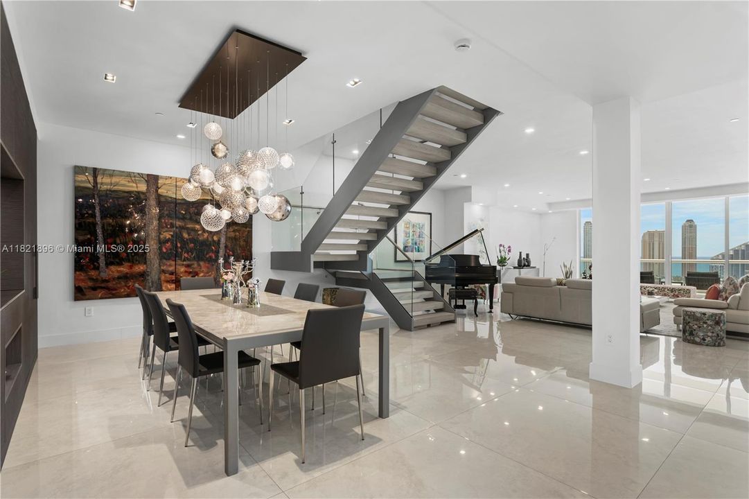 Activo con contrato: $5,950,000 (4 camas, 4 baños, 4331 Pies cuadrados)