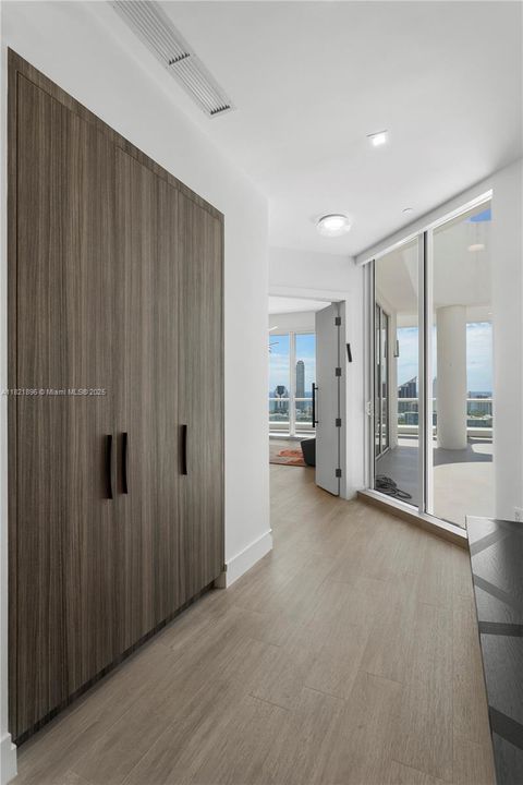 Activo con contrato: $5,950,000 (4 camas, 4 baños, 4331 Pies cuadrados)