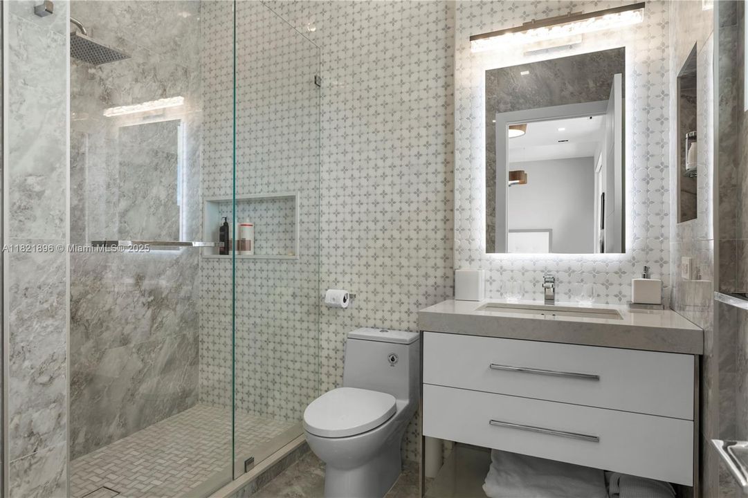 Activo con contrato: $5,950,000 (4 camas, 4 baños, 4331 Pies cuadrados)