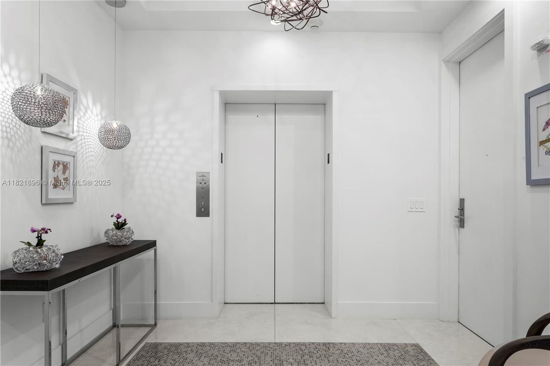 Activo con contrato: $5,950,000 (4 camas, 4 baños, 4331 Pies cuadrados)