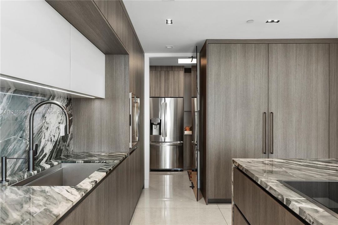 Activo con contrato: $5,950,000 (4 camas, 4 baños, 4331 Pies cuadrados)