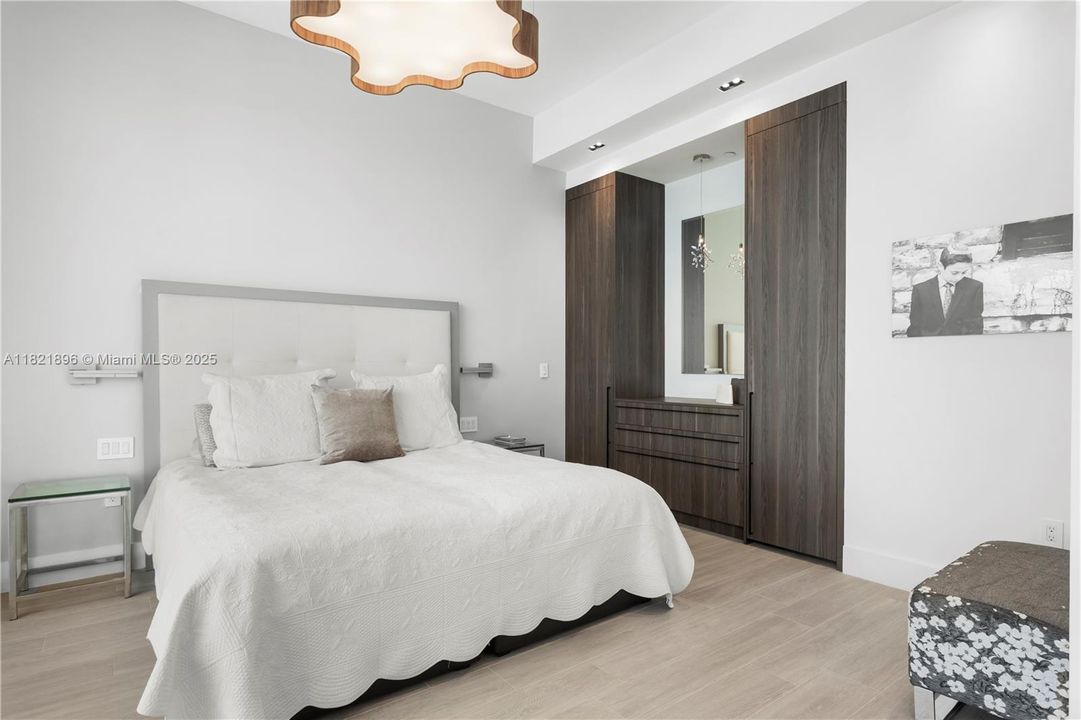 Activo con contrato: $5,950,000 (4 camas, 4 baños, 4331 Pies cuadrados)