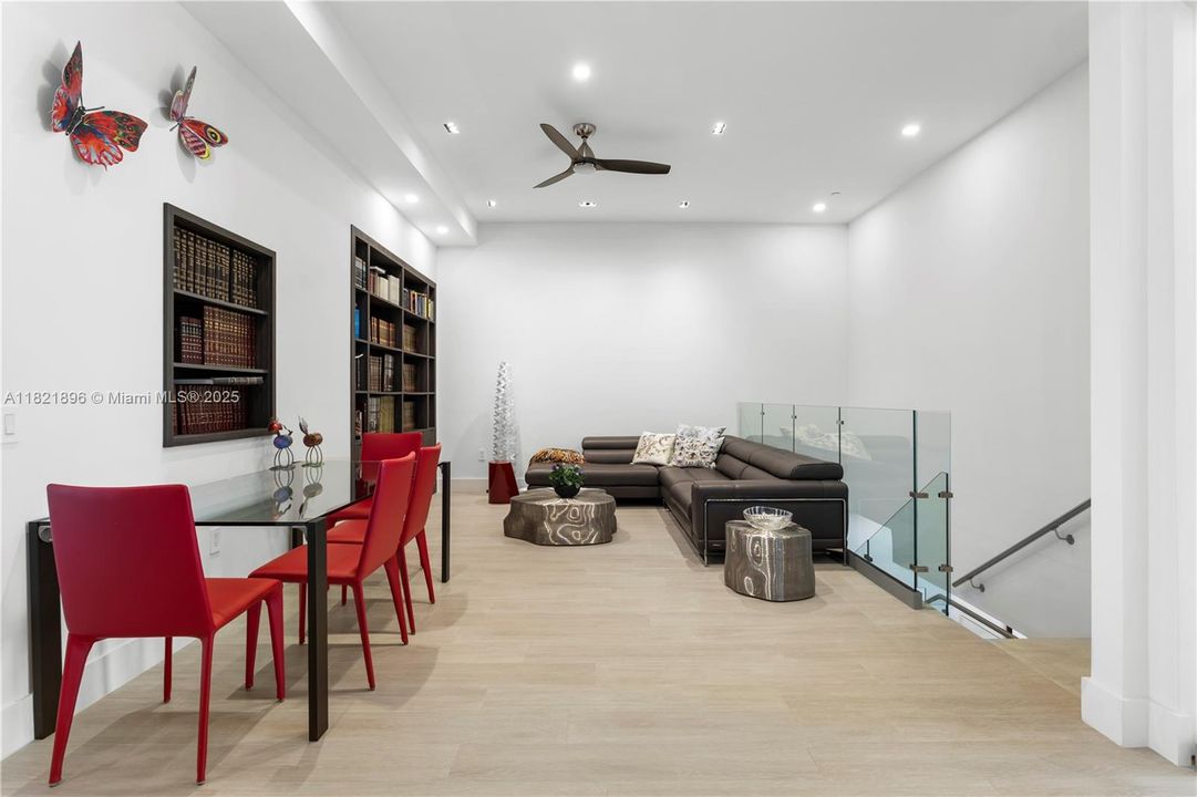 Activo con contrato: $5,950,000 (4 camas, 4 baños, 4331 Pies cuadrados)