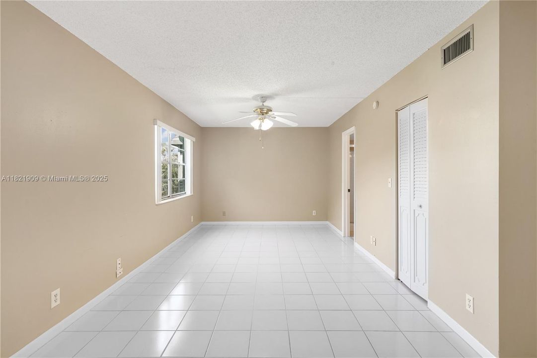 待售: $84,900 (2 贝兹, 2 浴室, 1040 平方英尺)