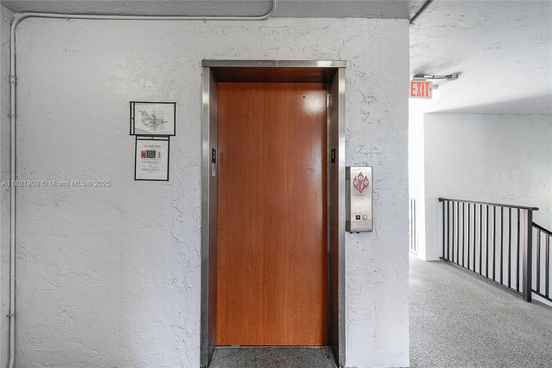 待售: $84,900 (2 贝兹, 2 浴室, 1040 平方英尺)