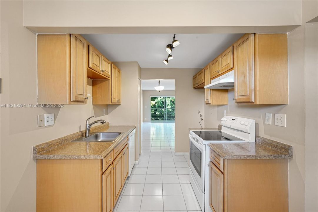 待售: $84,900 (2 贝兹, 2 浴室, 1040 平方英尺)