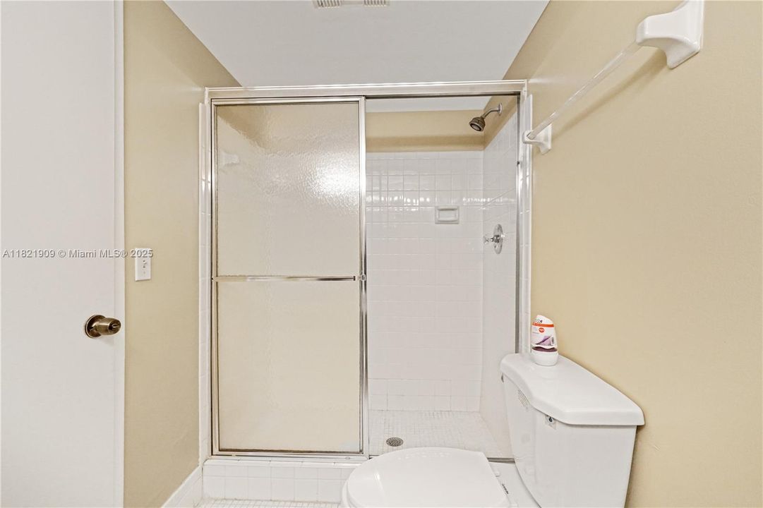 待售: $84,900 (2 贝兹, 2 浴室, 1040 平方英尺)