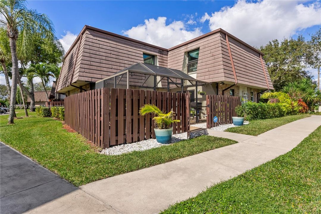 En Venta: $349,900 (2 camas, 2 baños, 1284 Pies cuadrados)