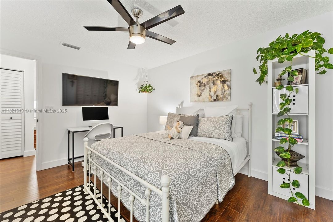 En Venta: $349,900 (2 camas, 2 baños, 1284 Pies cuadrados)