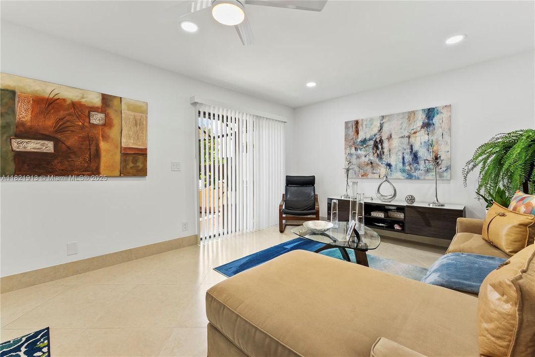 En Venta: $349,900 (2 camas, 2 baños, 1284 Pies cuadrados)