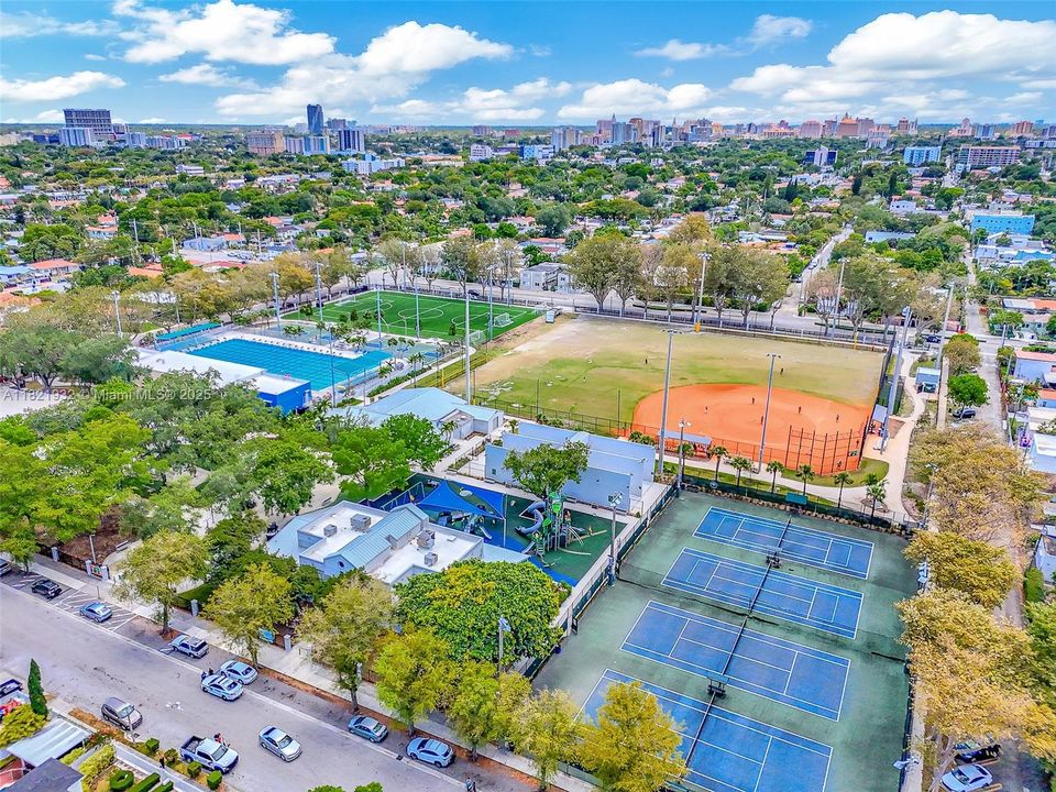 Недавно продано: $915,000 (2 спален, 2 ванн, 1331 Квадратных фут)