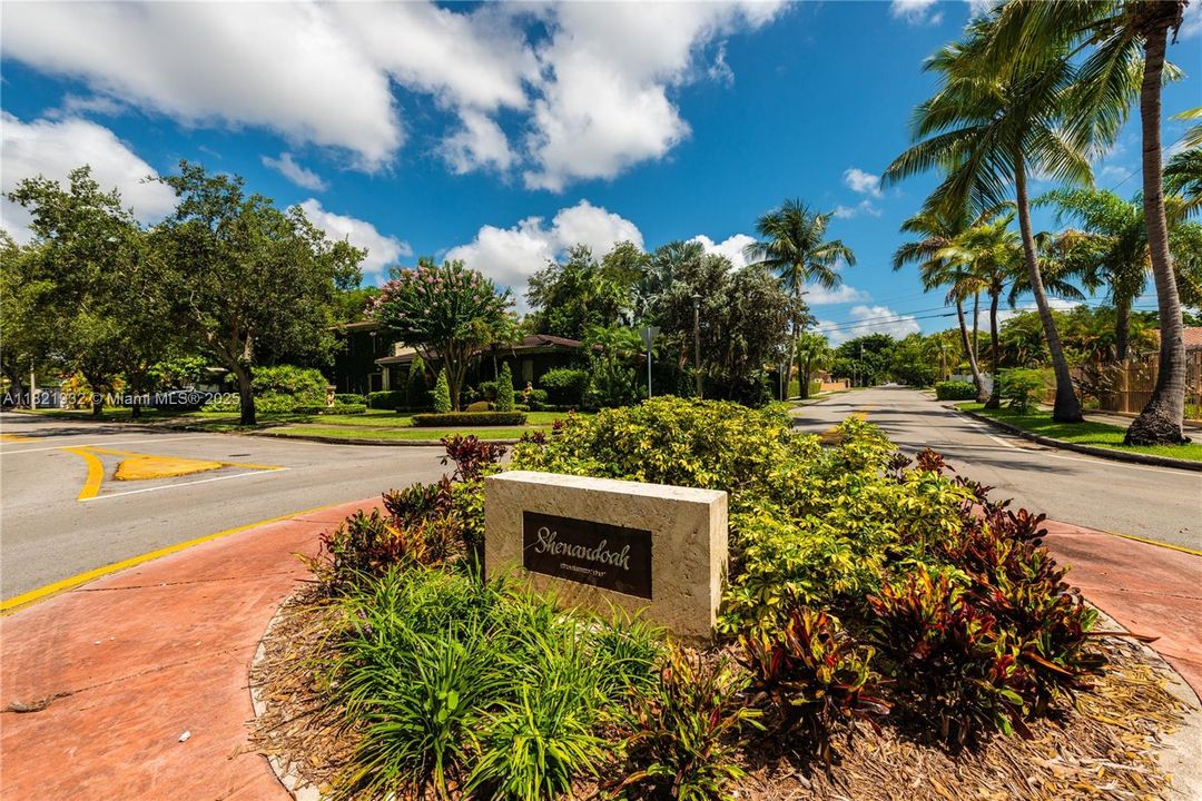 Недавно продано: $915,000 (2 спален, 2 ванн, 1331 Квадратных фут)