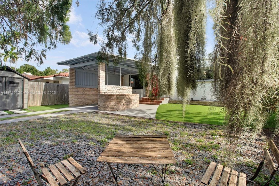 Недавно продано: $915,000 (2 спален, 2 ванн, 1331 Квадратных фут)