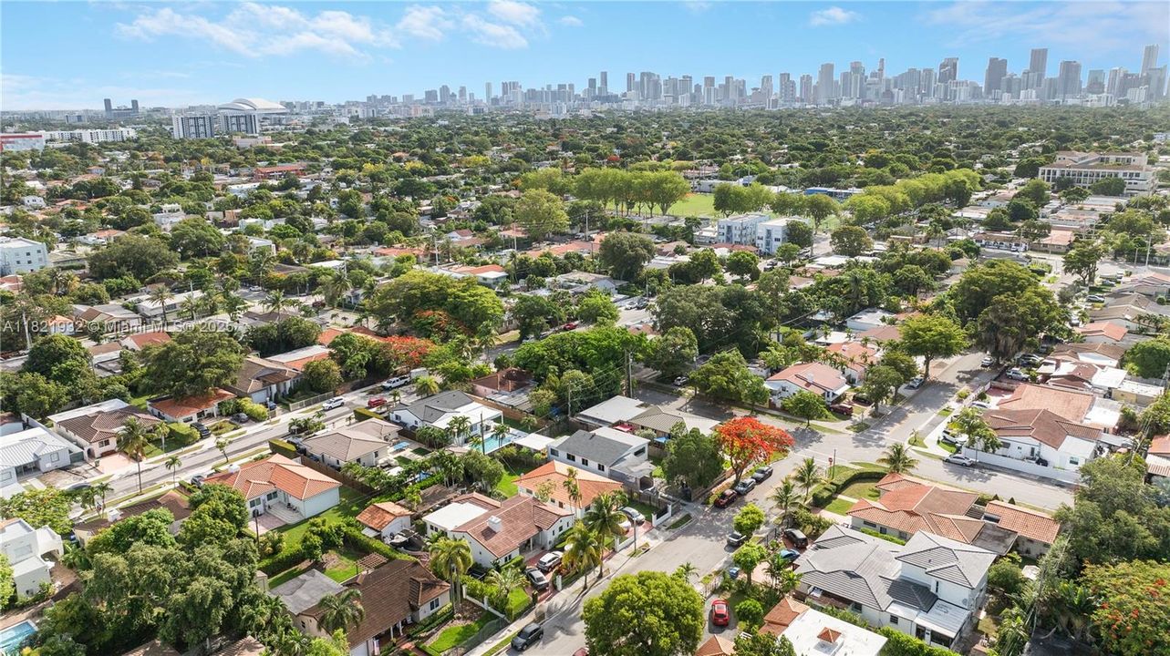 Недавно продано: $915,000 (2 спален, 2 ванн, 1331 Квадратных фут)