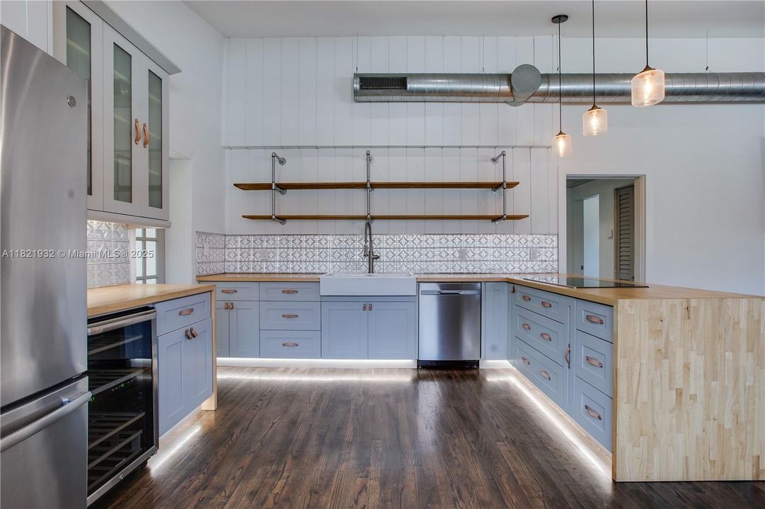 Недавно продано: $915,000 (2 спален, 2 ванн, 1331 Квадратных фут)