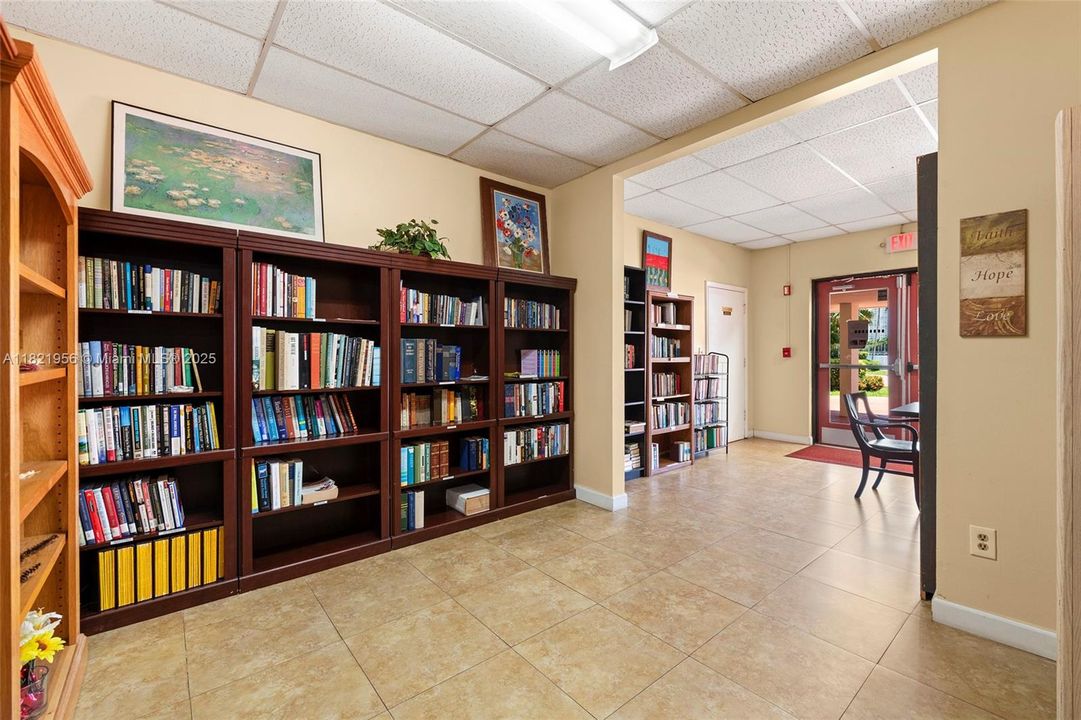 待售: $189,900 (1 贝兹, 1 浴室, 768 平方英尺)