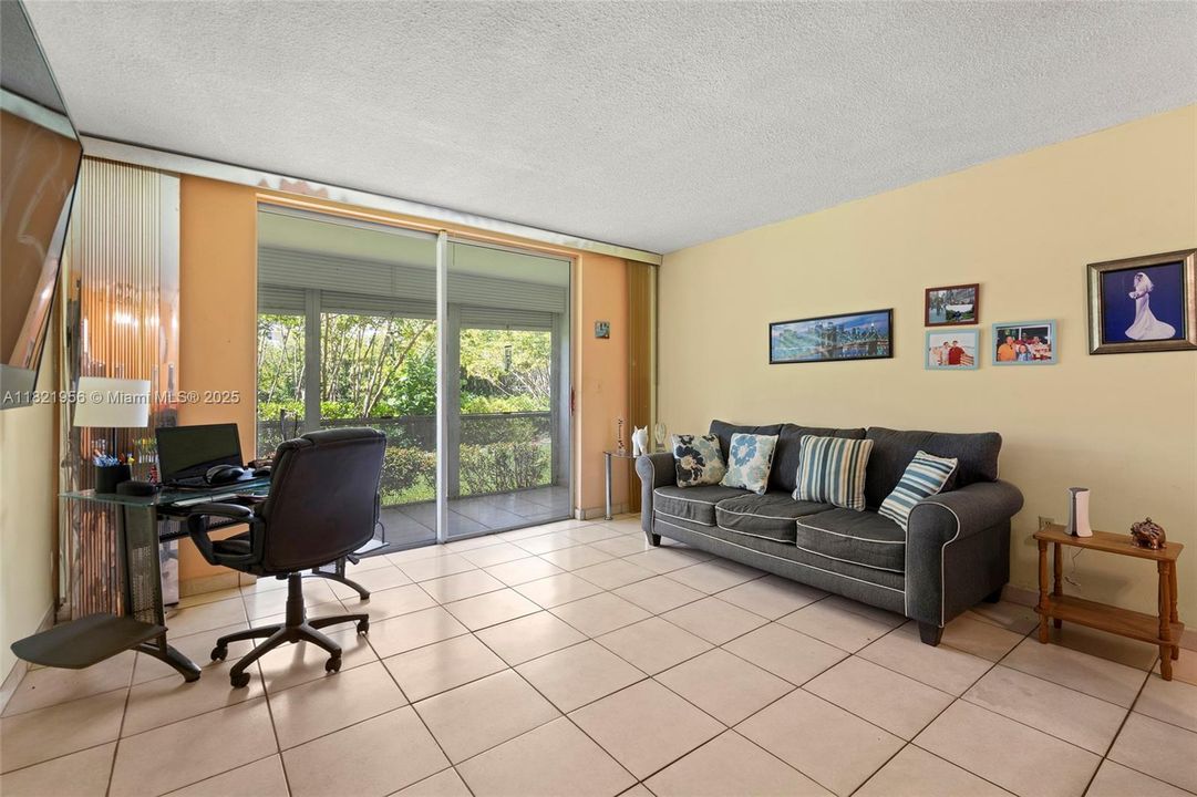 待售: $189,900 (1 贝兹, 1 浴室, 768 平方英尺)