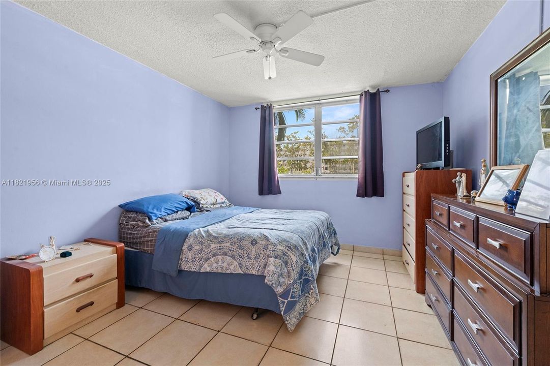 待售: $189,900 (1 贝兹, 1 浴室, 768 平方英尺)