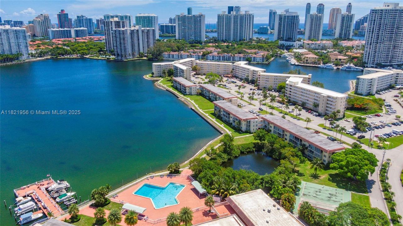 待售: $189,900 (1 贝兹, 1 浴室, 768 平方英尺)