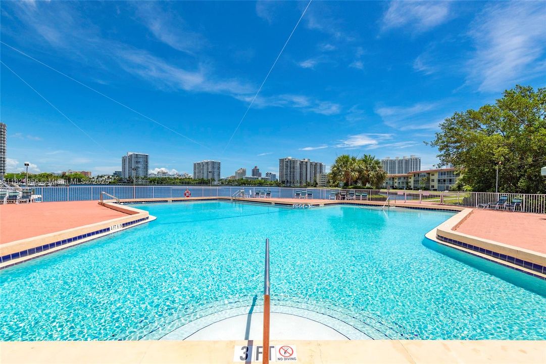 待售: $189,900 (1 贝兹, 1 浴室, 768 平方英尺)