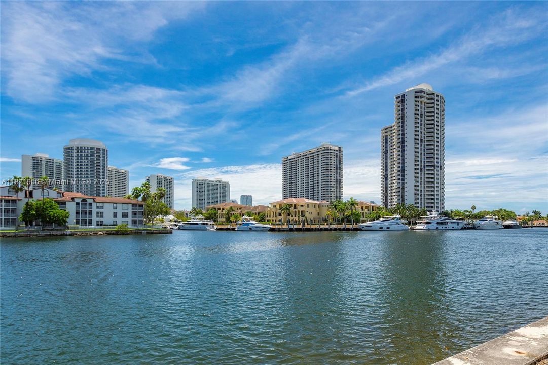 待售: $189,900 (1 贝兹, 1 浴室, 768 平方英尺)