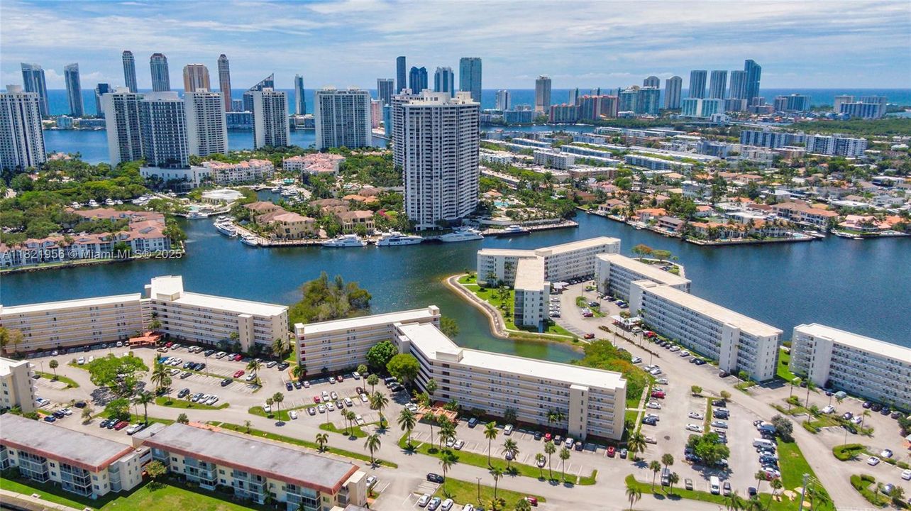 待售: $189,900 (1 贝兹, 1 浴室, 768 平方英尺)