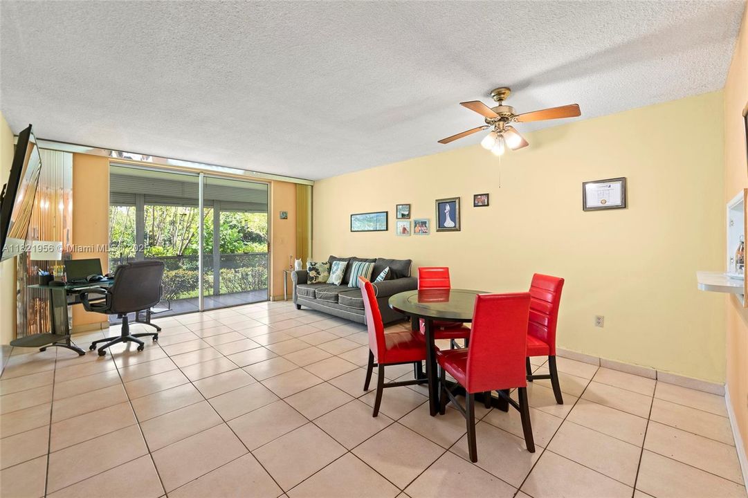 待售: $189,900 (1 贝兹, 1 浴室, 768 平方英尺)