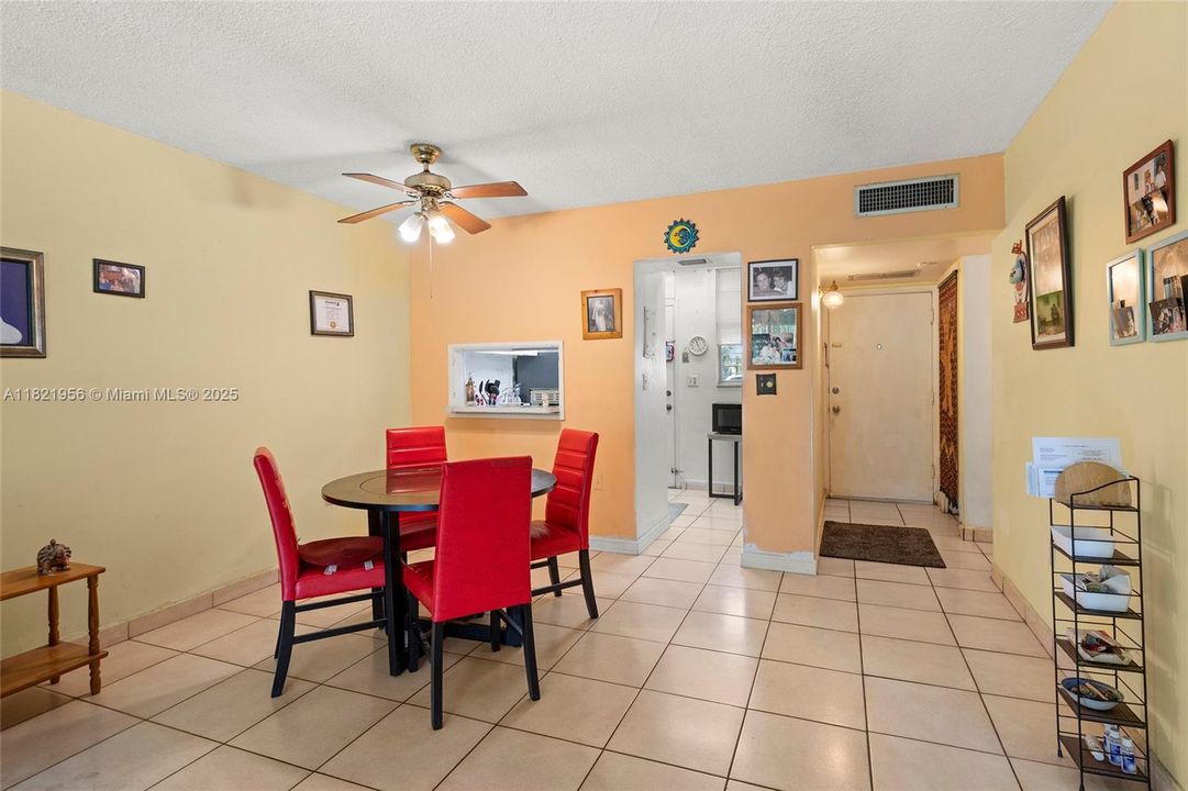 待售: $189,900 (1 贝兹, 1 浴室, 768 平方英尺)