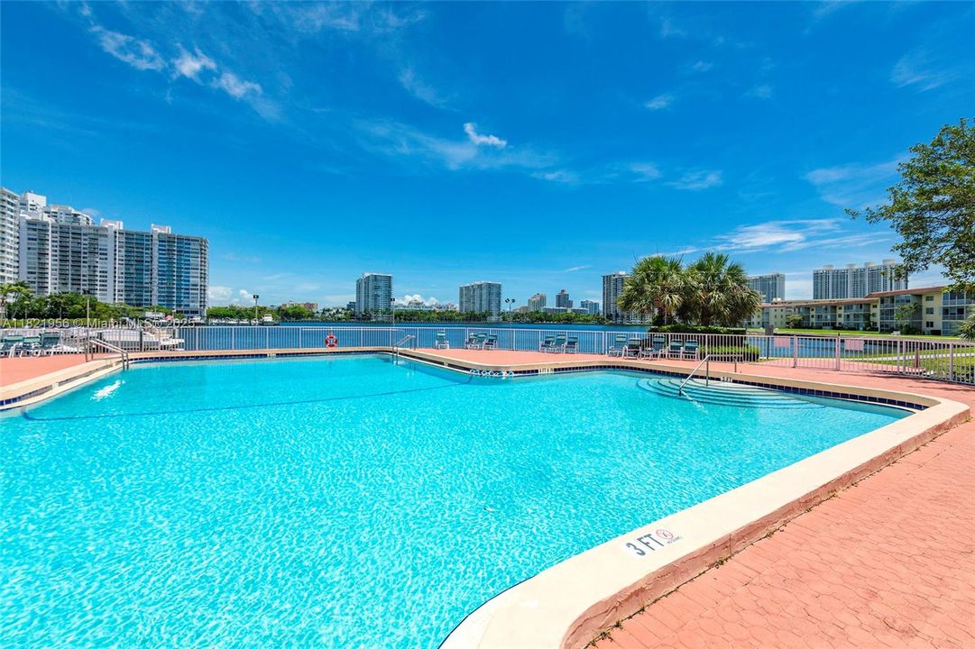 待售: $189,900 (1 贝兹, 1 浴室, 768 平方英尺)