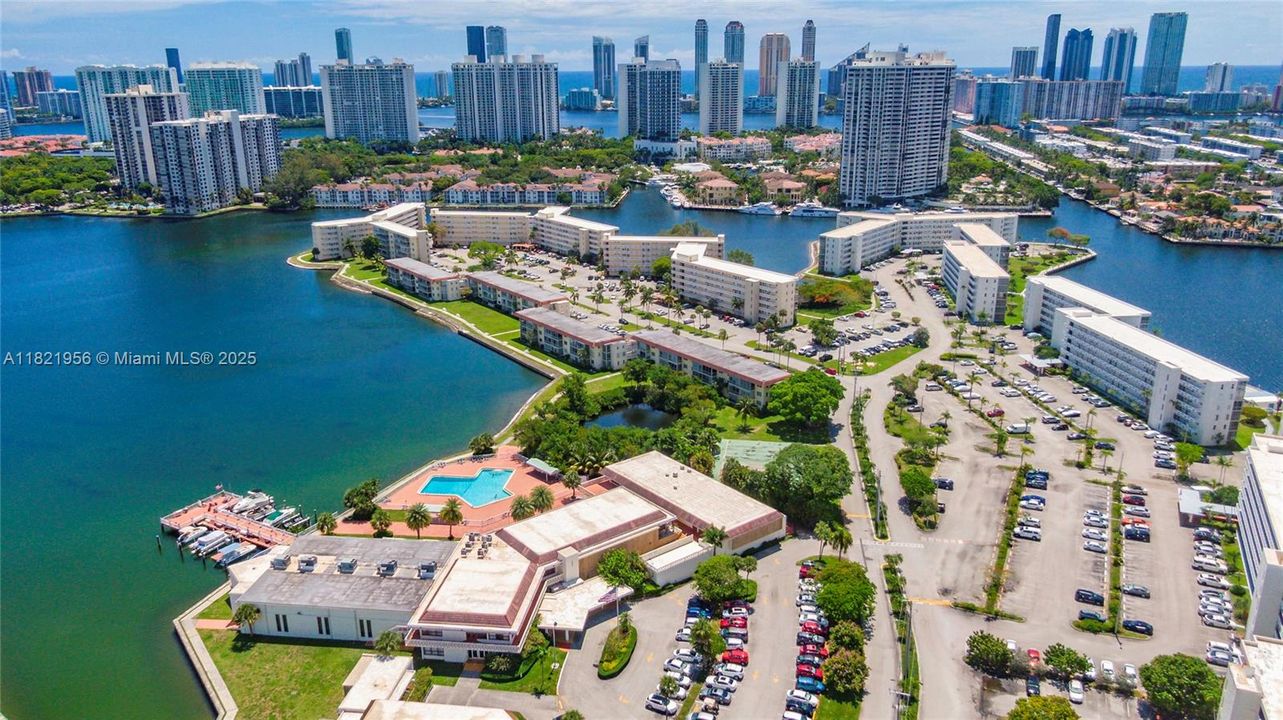 待售: $189,900 (1 贝兹, 1 浴室, 768 平方英尺)