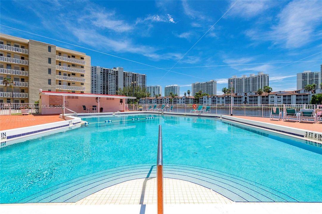 待售: $189,900 (1 贝兹, 1 浴室, 768 平方英尺)