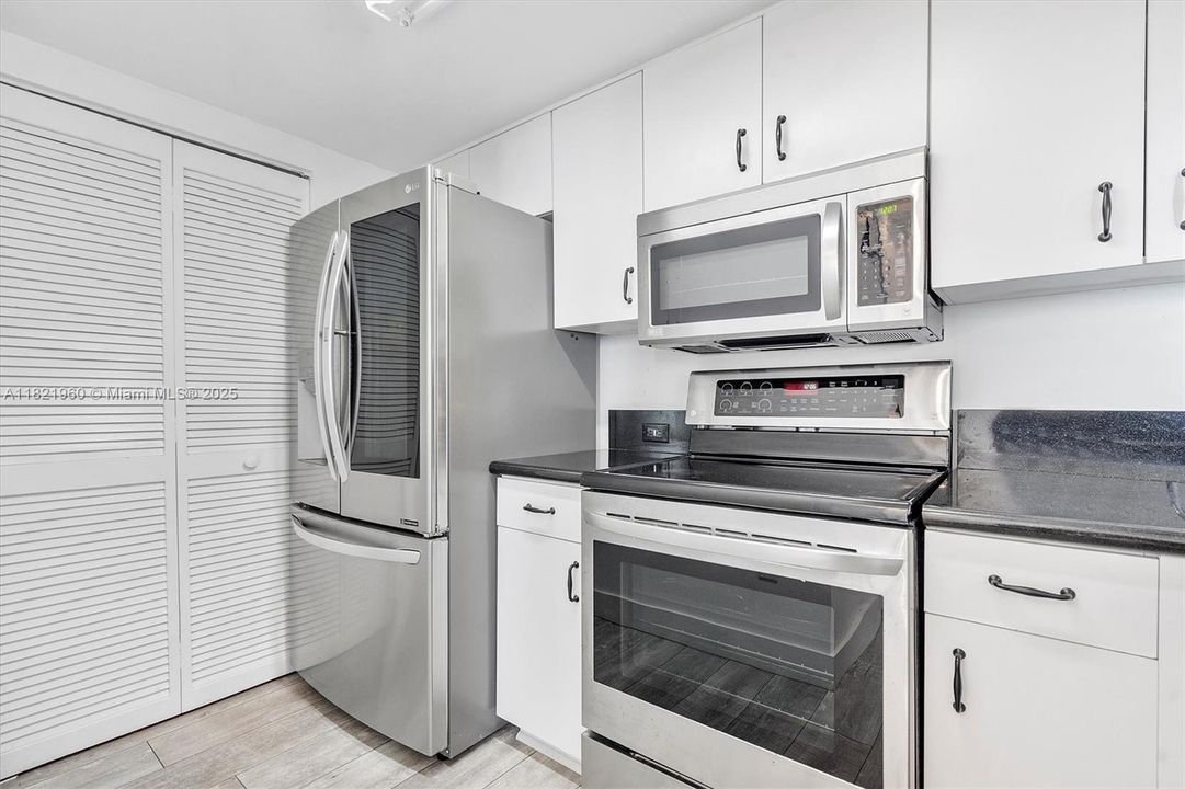 最近售出: $555,000 (1 贝兹, 1 浴室, 746 平方英尺)