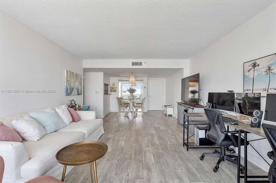 最近售出: $555,000 (1 贝兹, 1 浴室, 746 平方英尺)