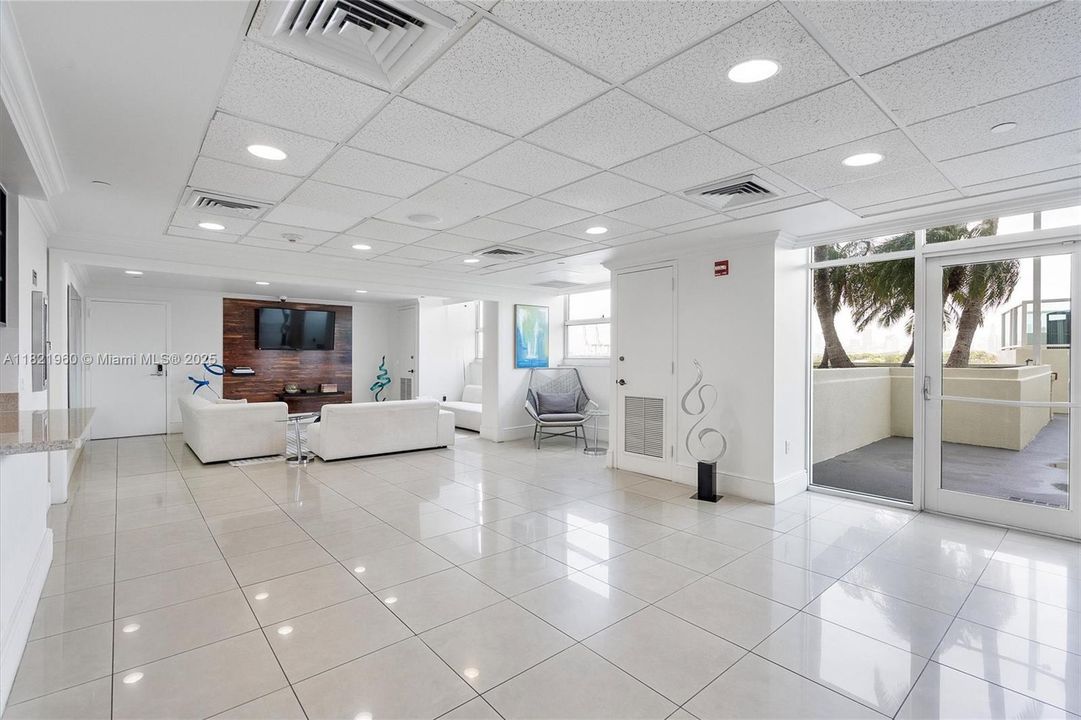 最近售出: $555,000 (1 贝兹, 1 浴室, 746 平方英尺)