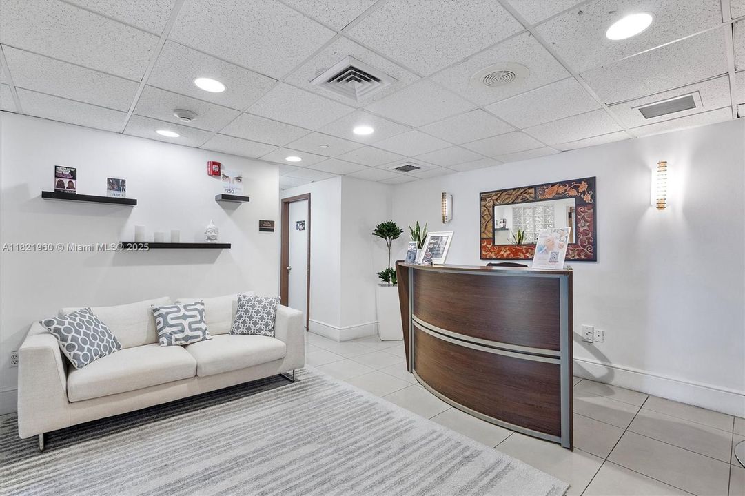 最近售出: $555,000 (1 贝兹, 1 浴室, 746 平方英尺)