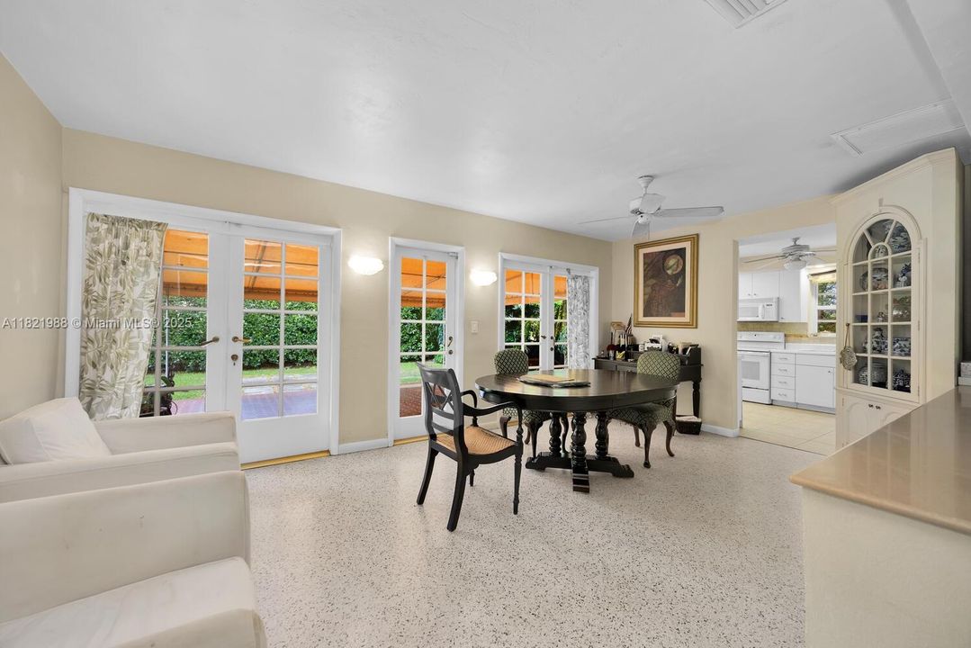 Недавно продано: $1,175,000 (3 спален, 2 ванн, 1440 Квадратных фут)