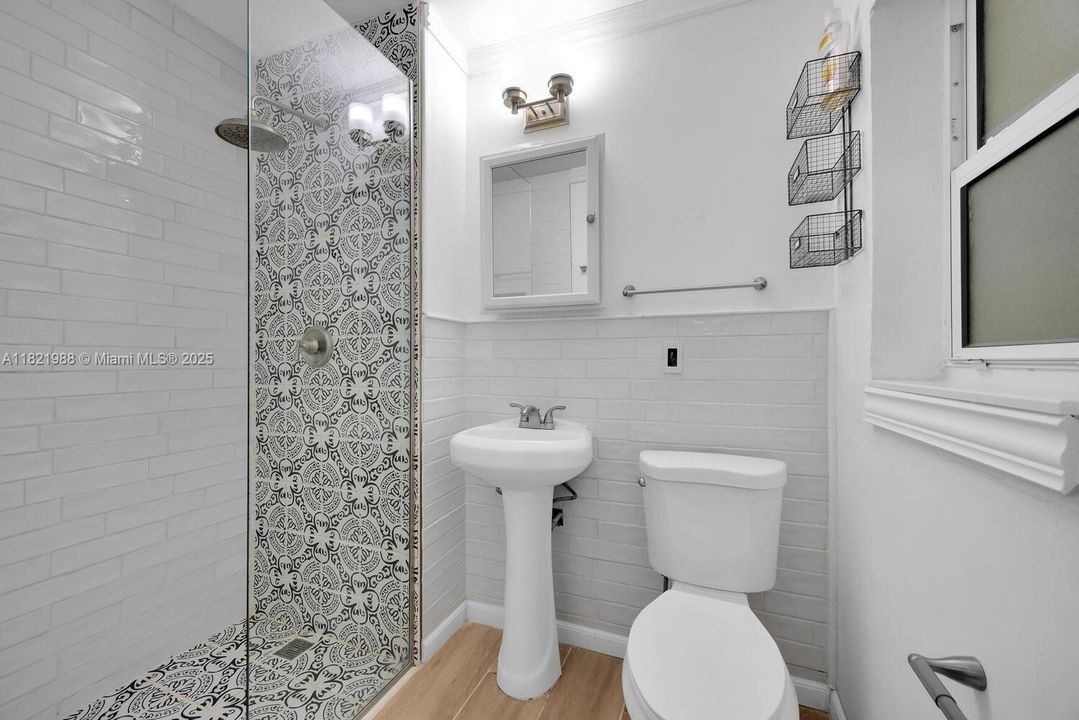 Недавно продано: $1,175,000 (3 спален, 2 ванн, 1440 Квадратных фут)