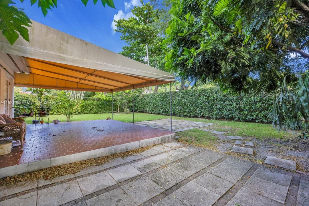 Недавно продано: $1,175,000 (3 спален, 2 ванн, 1440 Квадратных фут)