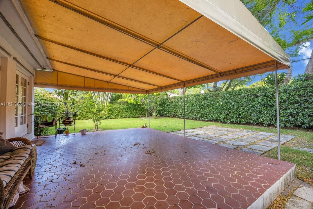 Недавно продано: $1,175,000 (3 спален, 2 ванн, 1440 Квадратных фут)