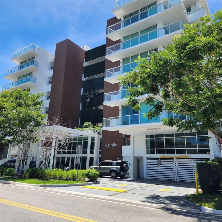 待售: $1,025,000 (2 贝兹, 2 浴室, 1703 平方英尺)