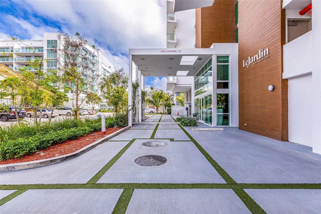 待售: $1,025,000 (2 贝兹, 2 浴室, 1703 平方英尺)