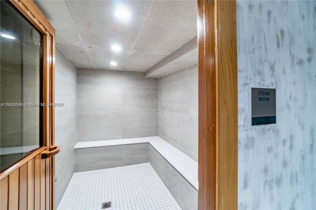 待售: $1,025,000 (2 贝兹, 2 浴室, 1703 平方英尺)