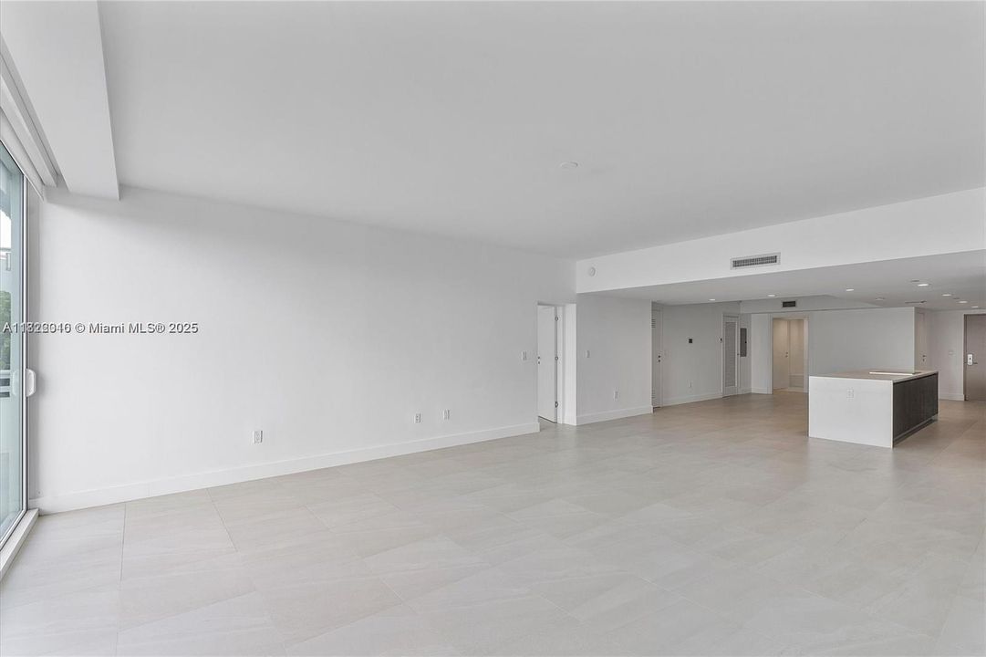 待售: $1,025,000 (2 贝兹, 2 浴室, 1703 平方英尺)